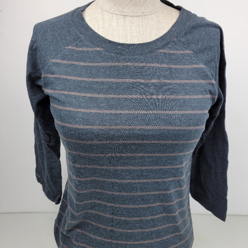 Under Armour heat gear shirt XS